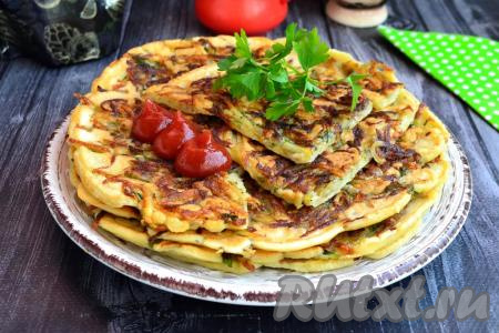 Картофельные лепёшки с зеленью на сковороде