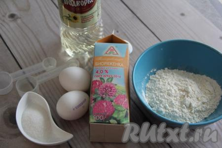 Подготовить продукты для приготовления тонких блинов на ряженке.