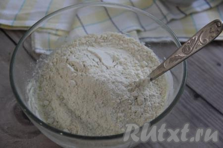 Всыпать муку.&nbsp;