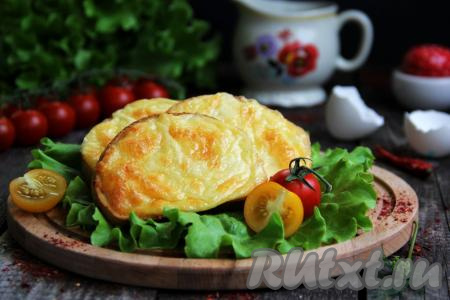 Аппетитные, очень вкусные, сытные гренки с сыром, приготовленные из батона, достать из духовки и можно подавать к столу. Такие сырные греночки станут отличным завтраком или перекусом для вас и ваших близких!