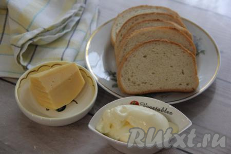 Подготовить продукты для приготовления гренок с сыром из батона в духовке.&nbsp;
