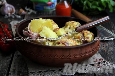 Такая ароматная, вкусная, аппетитная картошечка отлично впишется в повседневное меню и порадует отменным вкусом!