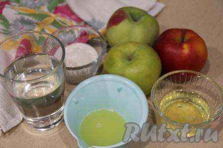 Подготовить продукты для приготовления яблочного суфле в духовке.