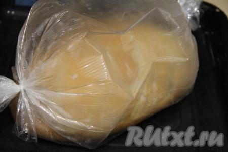 Хлеб должен покрыться красивой золотистой корочкой.