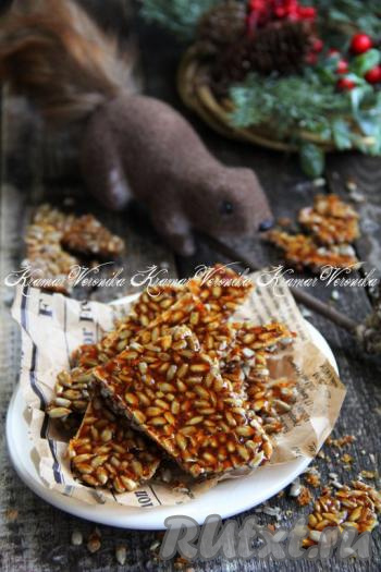 Хрустящие, вкусные, ароматные козинаки из семечек, приготовленные в домашних условиях, можно подать и к чаю, и в качестве десерта. А ещё их можно готовить и кушать в Пост.