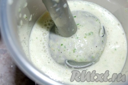 С помощью погружного блендера превратить все в пюреобразную массу.