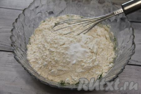 Добавить соль и соду (гасить соду не нужно).