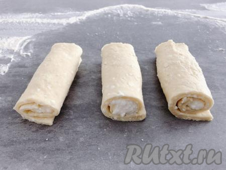 Таким образом формируем все творожные булочки.