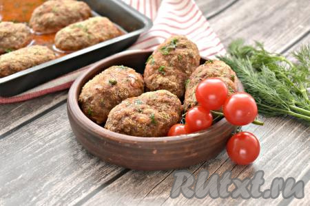 Гречаники, приготовленные из фарша в духовке, получаются сочными, аппетитными, вкусными и достаточно сытными, к столу подаём их с гарниром, поливая томатным соусом.