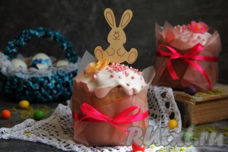 Подать куличики к праздничному столу.