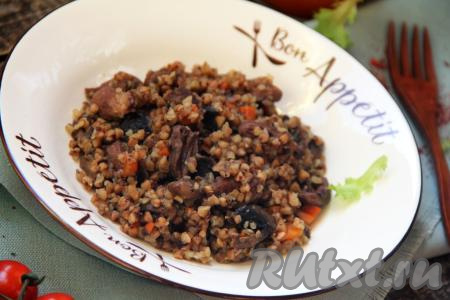 Куриные сердечки с гречкой в мультиварке