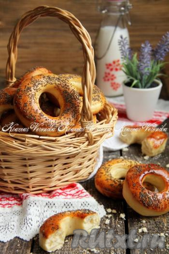 Вкуснейшие, мягкие, аппетитные бублики, приготовленные&nbsp;в домашних условиях, подать к столу в тёплом или холодном виде.