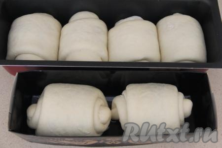 Оставить булочки на 30 минут для расстойки.