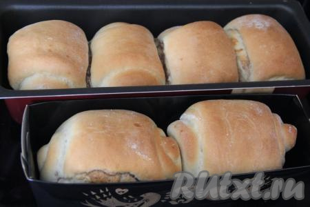 Выпекать японские булочки "Хоккайдо" в разогретой духовке ориентировочно 30 минут при температуре 180 градусов.