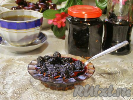 Варенье из шелковицы, приготовленное с соком лимона, получается очень вкусным и ароматным, оно станет прекрасным дополнением к чаю или отличной начинкой для различной выпечки.