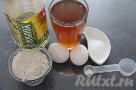 Подготовить продукты для приготовления блинов на квасе. Квас можно взять покупной или домашний.