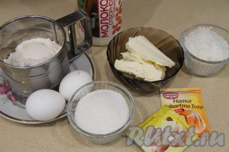 Подготовить продукты для приготовления маффинов с кокосовой стружкой.