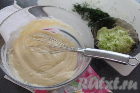 Тесто для венских вафель получится в меру густым, похожим на сметану средней жирности.