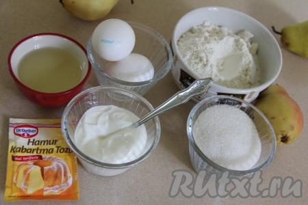 Подготовить продукты для приготовления кекса с грушами в духовке. Груши лучше брать мягкие.