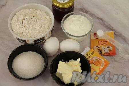 Подготовить продукты для приготовления маффинов с джемом.