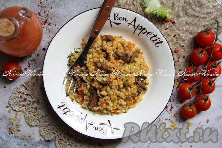 Разложить булгур с куриной печенью со сковороды по тарелкам и подать к столу в горячем виде. Всем советую попробовать это сытное и вкусное блюдо!