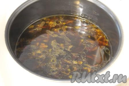 После звукового сигнала открыть крышку мультиварки, попробовать суп на готовность. Готовность супа проверяем по картошке, если она легко прокалывается вилкой, значит можно выключать мультиварку.