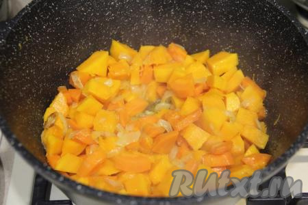 Овощи обмякнут и дадут сок.