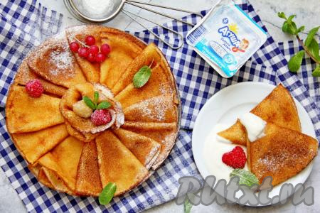 Вкуснейшие, нежные блины, приготовленные с добавлением детского творожка "Агуша", подать к столу в горячем виде.