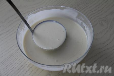 Тесто для блинов, замешанное с добавлением творожка "Агуша" получится в меру густым и однородным.