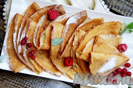 Нежные, вкусные, тонкие блины, замешанные на "Снежке", подать к столу, дополнив мёдом, джемом или сметаной.