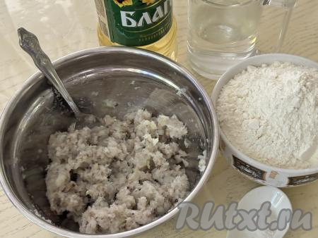 Хорошо перемешать рыбный фарш.