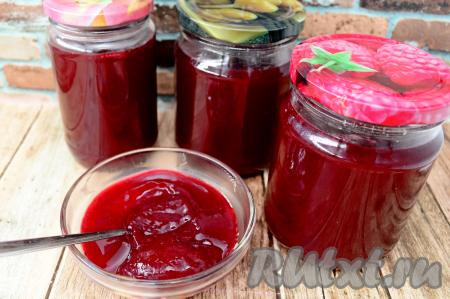 Вот так достаточно просто, без загустителей, можно приготовить на зиму яркий, насыщенный, очень вкусный джем-желе из малины без косточек.