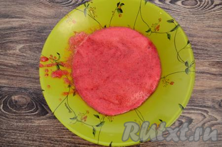 Вот столько пены я сняла с малинового пюре.