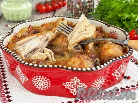 Очень вкусные, нежные, сочные куриные ножки, запечённые в майонезе и соевом соусе в духовке, отлично разнообразят меню!