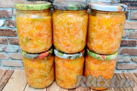 Банки с салатом, не переворачивая, накрыть пледом (или одеялом), оставить до полного остывания (я оставляю, как правило, на сутки), а затем переставить на хранение в кладовку, погреб, либо подвал.