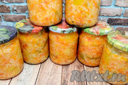 Зимой насыщенный, вкусный, сытный салат, приготовленный из кабачков с рисом можно подать и в качестве гарнира, и в качестве закуски.