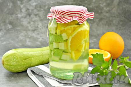 Зимой ароматный компот, приготовленный из кабачков с апельсином, порадует вас своим вкусом и внесёт приятное разнообразие в меню.