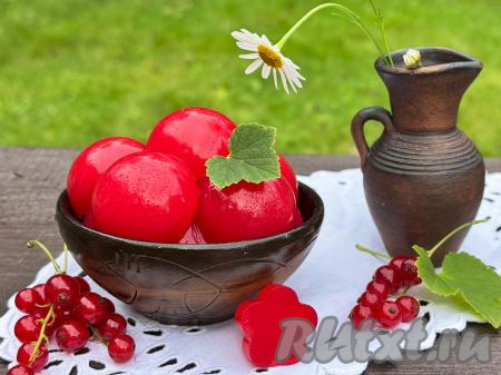 Вкусный, яркий мармелад, приготовленный из красной смородины с агар-агаром, подать к столу. Уверена, этот домашний десерт с нежной кислинкой понравится и деткам, и взрослым.&nbsp;