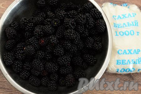 Вот такие ингредиенты нам потребуются для приготовления ежевики, замороженной с сахаром.