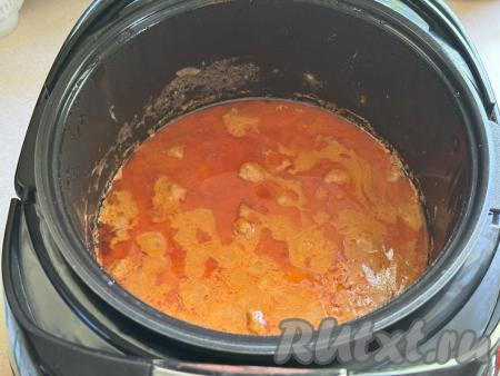 Закрыть крышку мультиварки, выставить режим "Тушение" на 40 минут.&nbsp;После звукового сигнала мультиварки блюдо будет готово, перемешать.&nbsp;