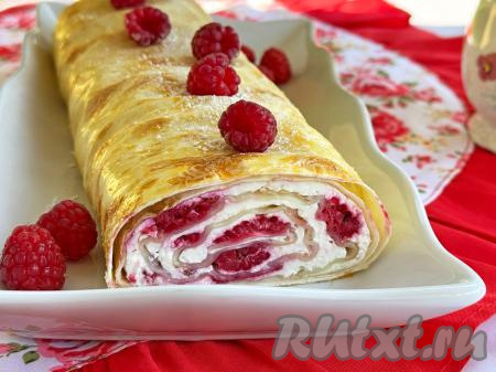 Вкусный, аппетитный рулет, приготовленный из лаваша с нежнейшей начинкой из творога и малины, можно подавать к столу и тёплым, и полностью остывшим.&nbsp;
