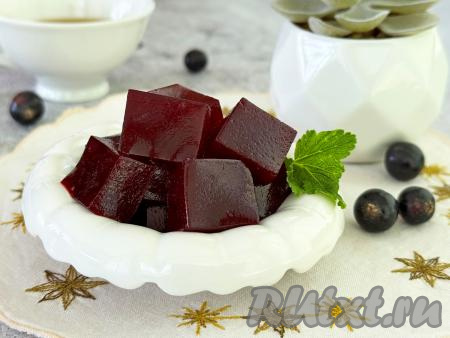 Яркий, вкусный, ароматный мармелад, приготовленный из чёрной смородины с желатином, подать к столу. Хранить этот домашний десерт я предпочитаю в холодильнике в закрытой таре.