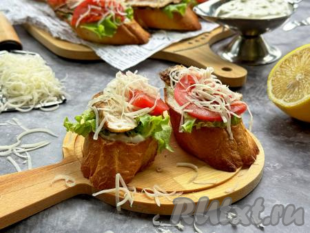 Аппетитные, очень вкусные&nbsp;брускетты "Цезарь" с курицей&nbsp;я подала в качестве закуски для фуршета.&nbsp;