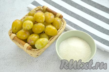 Для приготовления пастилы можно взять спелые или уже переспевшие сливы.