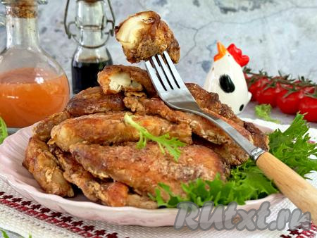 Куриная грудка в крахмале и соевом соусе на сковороде