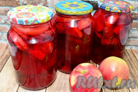 Зимой красивый, ароматный, очень вкусный компот, приготовленный из ежевики и яблок, внесёт приятное разнообразие в ваше меню. При подаче&nbsp;я люблю его разбавлять на 30% водой - но это уже дело вкуса.