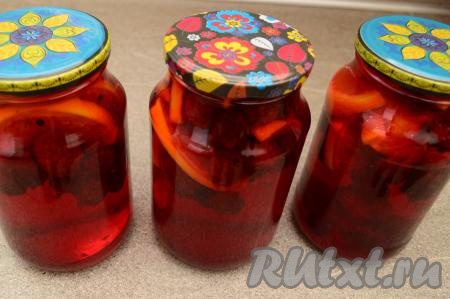 Полностью остывшие банки с компотом убрать на хранение в прохладное тёмное место (в кладовую, либо подвал или погреб).&nbsp;