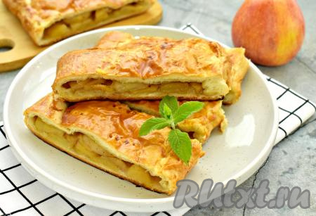 Пирог с яблоками из слоёного дрожжевого теста