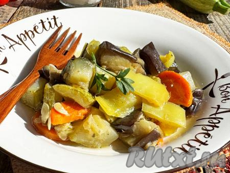 Овощное рагу с баклажанами, кабачками и перцем в мультиварке