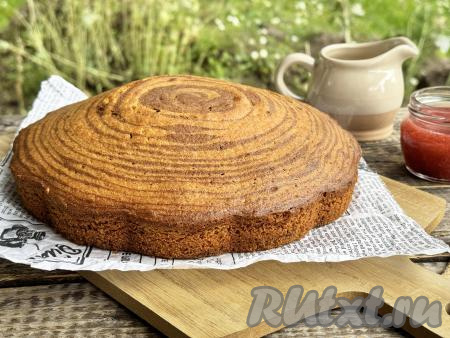 Готовый манник достать из духовки, дать немного остыть, затем переложить на тарелку, дать остыть.&nbsp;